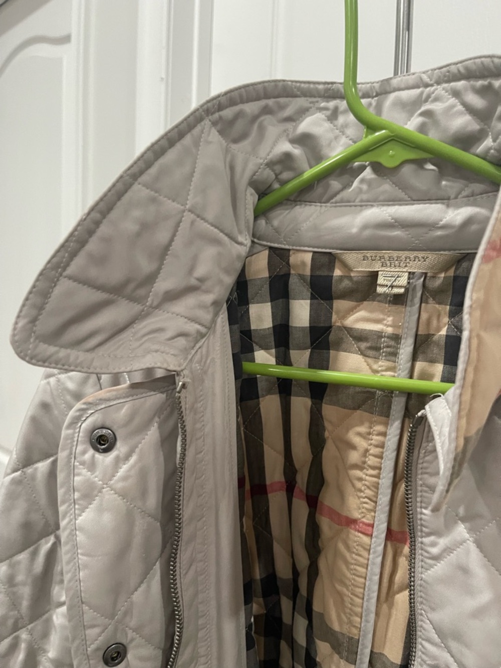 Burberry Tan belted Quilted Jacket zipper and snap closure flap pockets - Picture 2 of 11